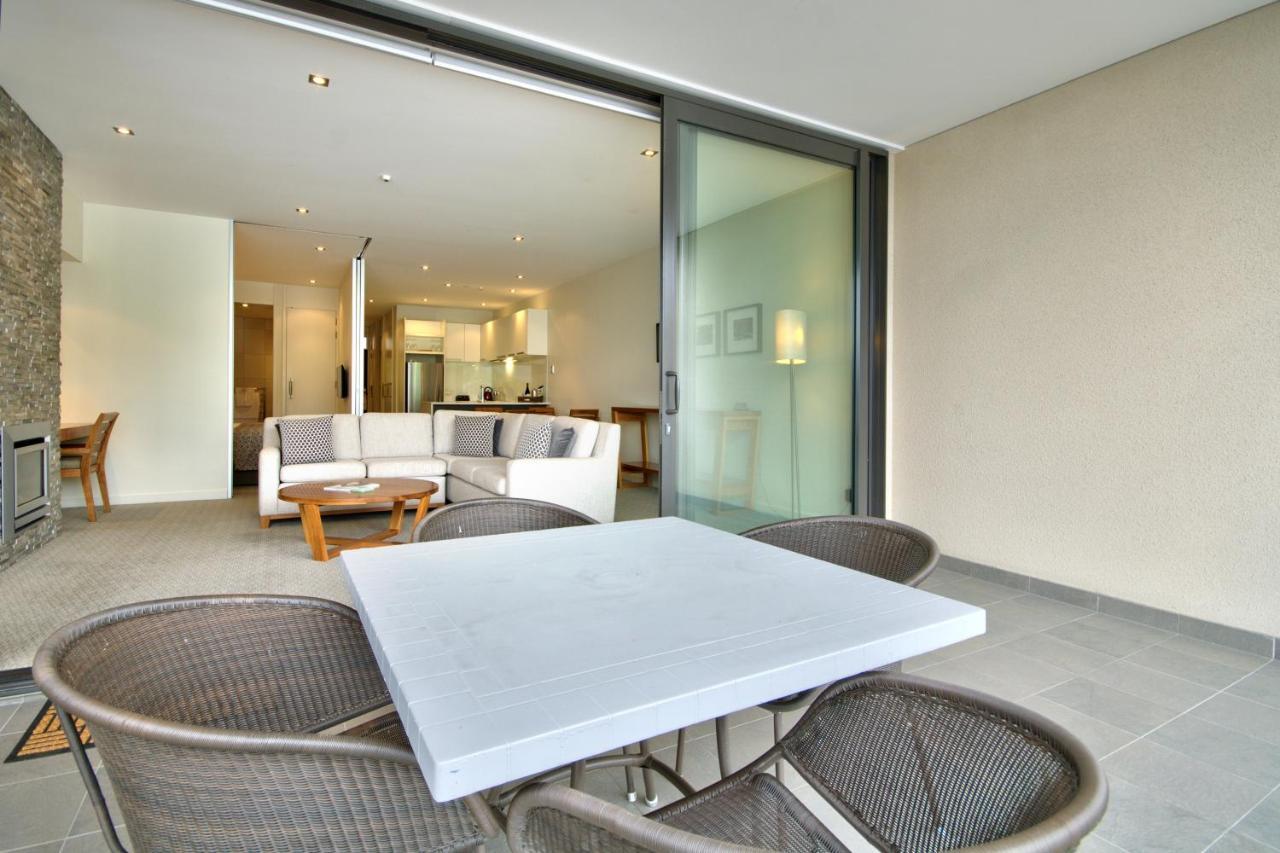 The Rees Hotel & Luxury Apartments Квинстаун Экстерьер фото A sliding door