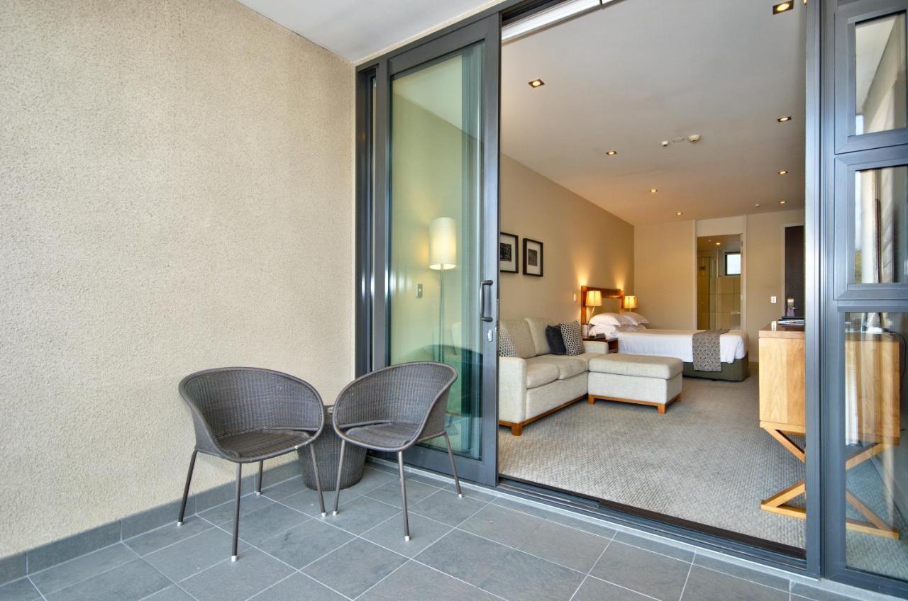 The Rees Hotel & Luxury Apartments Квинстаун Экстерьер фото A room at the hotel