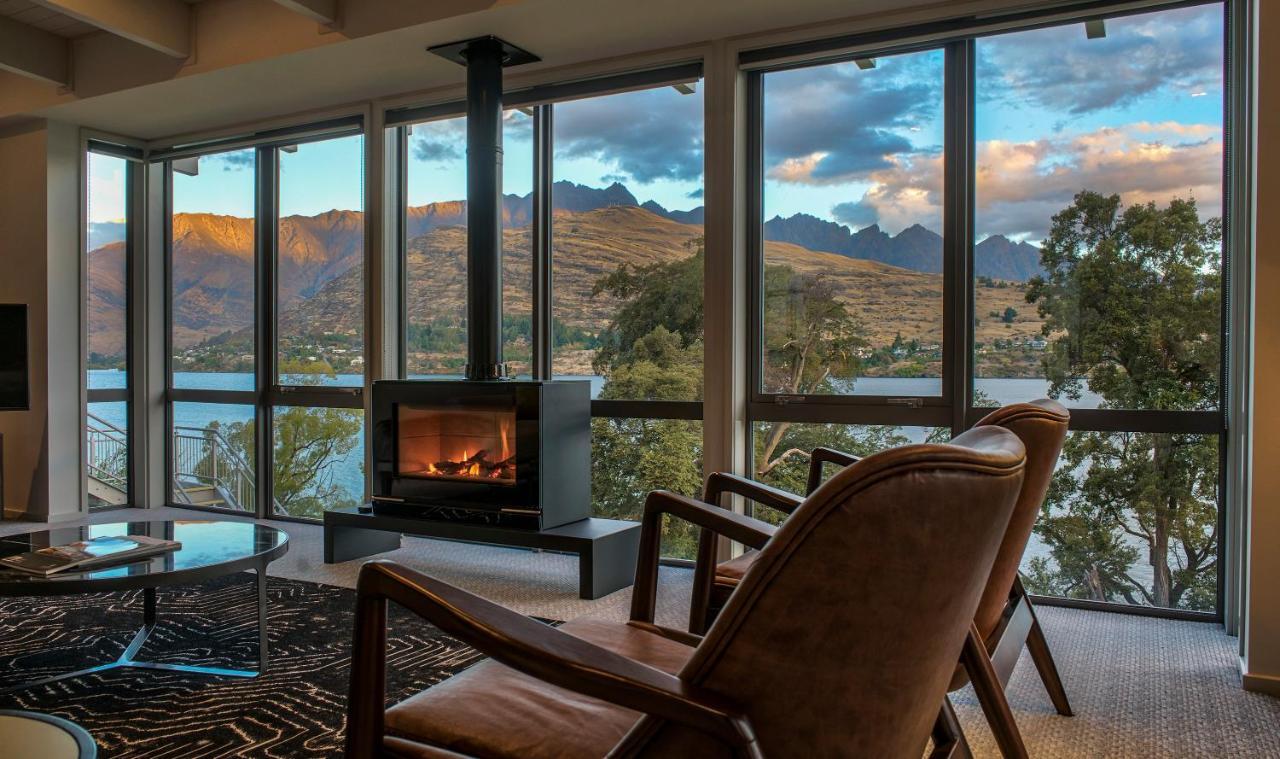 The Rees Hotel & Luxury Apartments Квинстаун Экстерьер фото A fireplace in a home