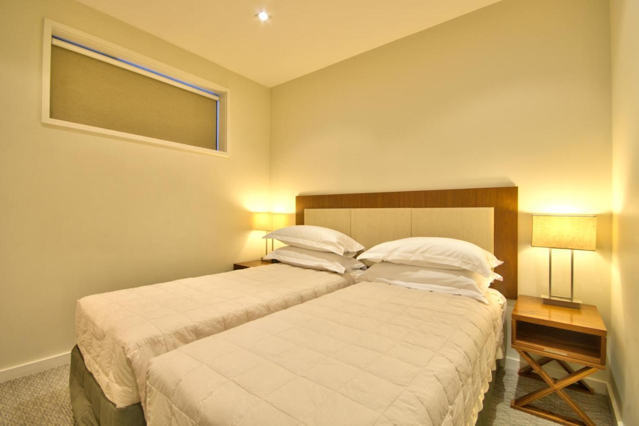 The Rees Hotel & Luxury Apartments Квинстаун Экстерьер фото A bedroom