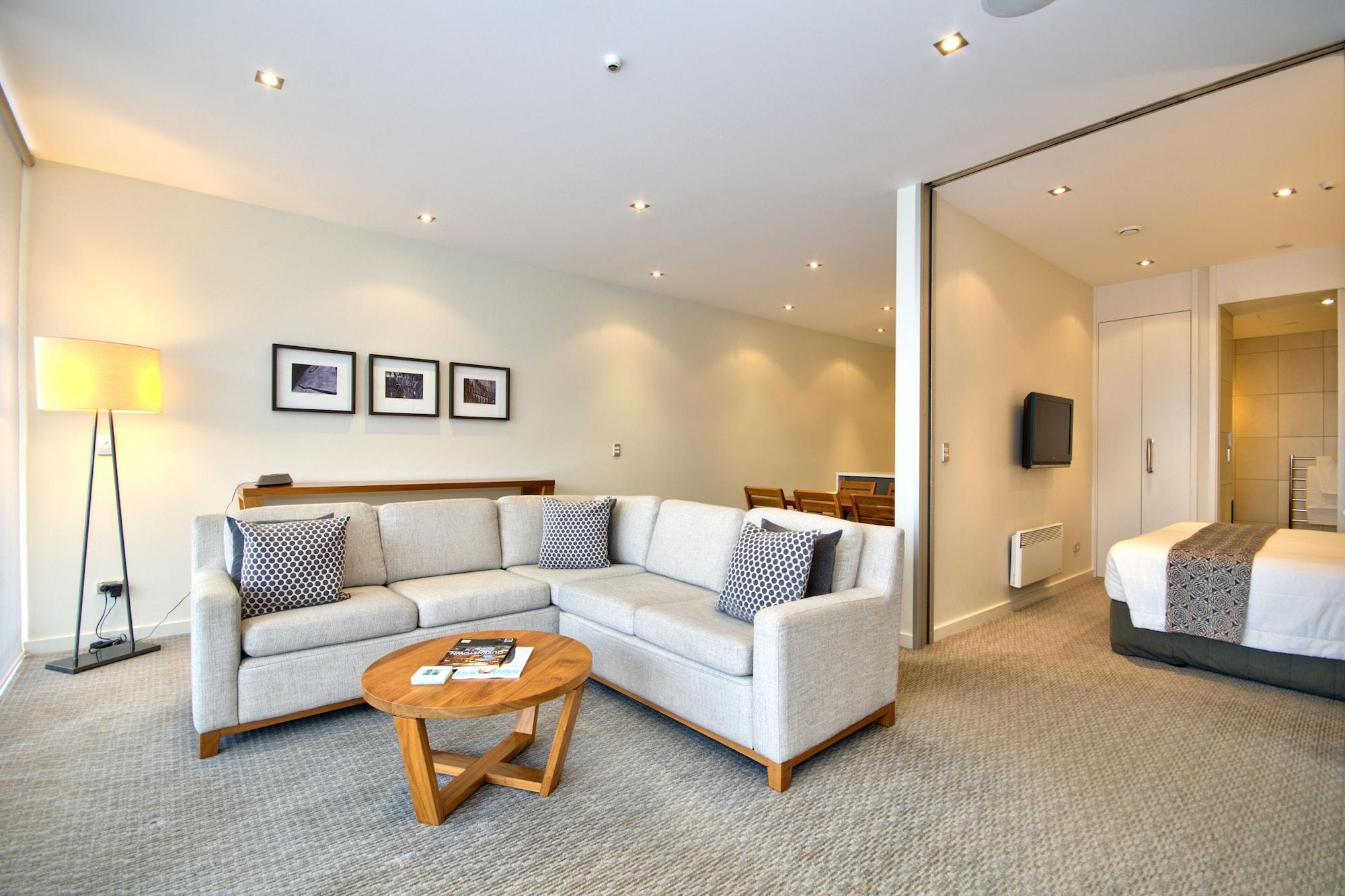 The Rees Hotel & Luxury Apartments Квинстаун Экстерьер фото A suite at the hotel