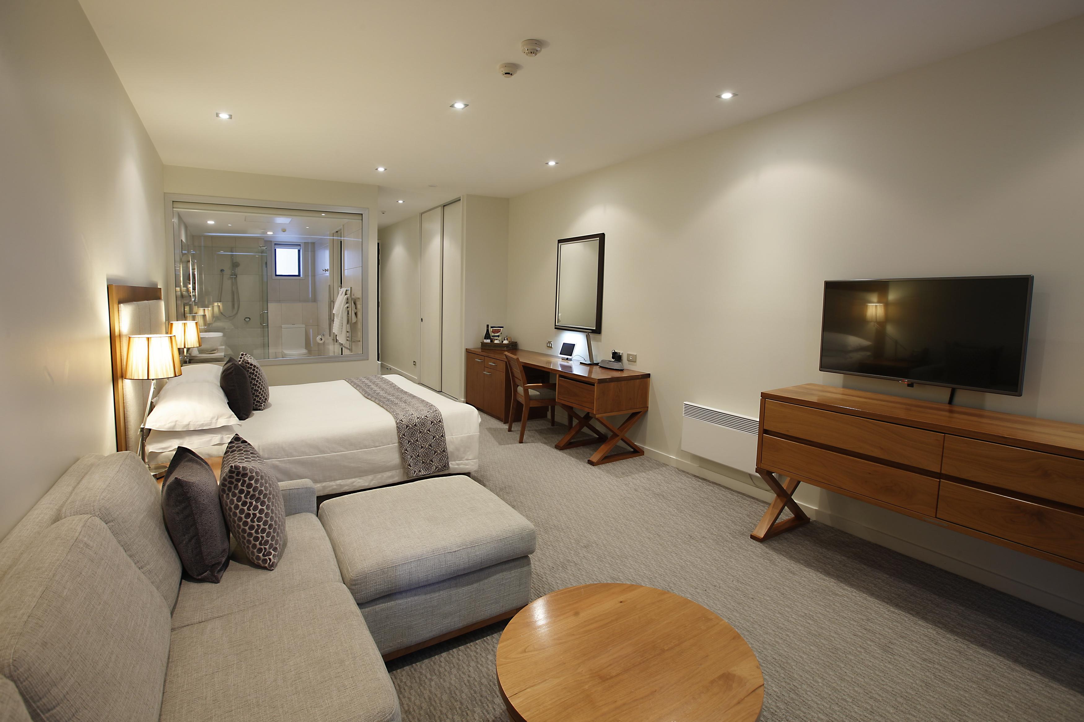 The Rees Hotel & Luxury Apartments Квинстаун Экстерьер фото A room at the hotel