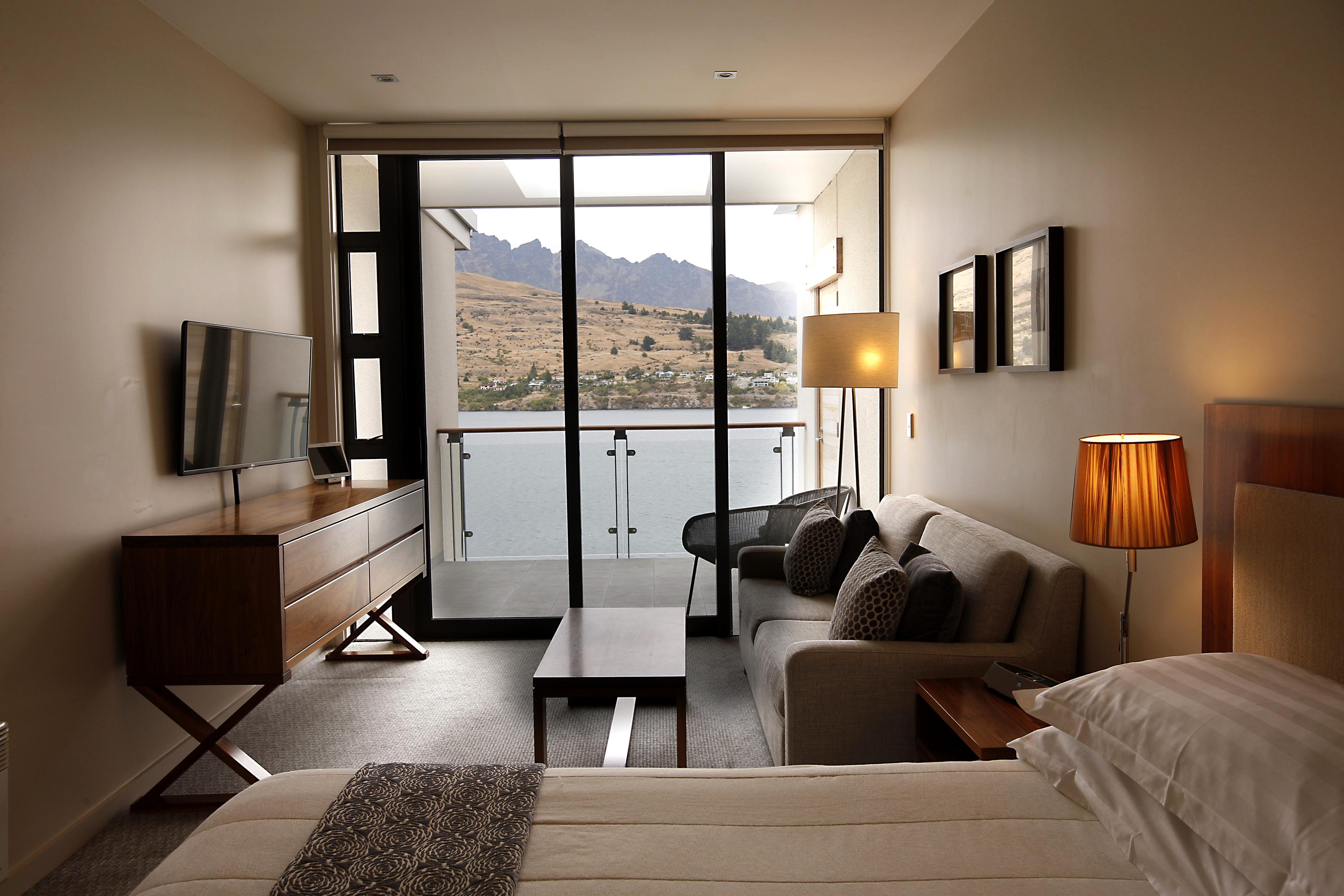 The Rees Hotel & Luxury Apartments Квинстаун Экстерьер фото A room at The Marker
