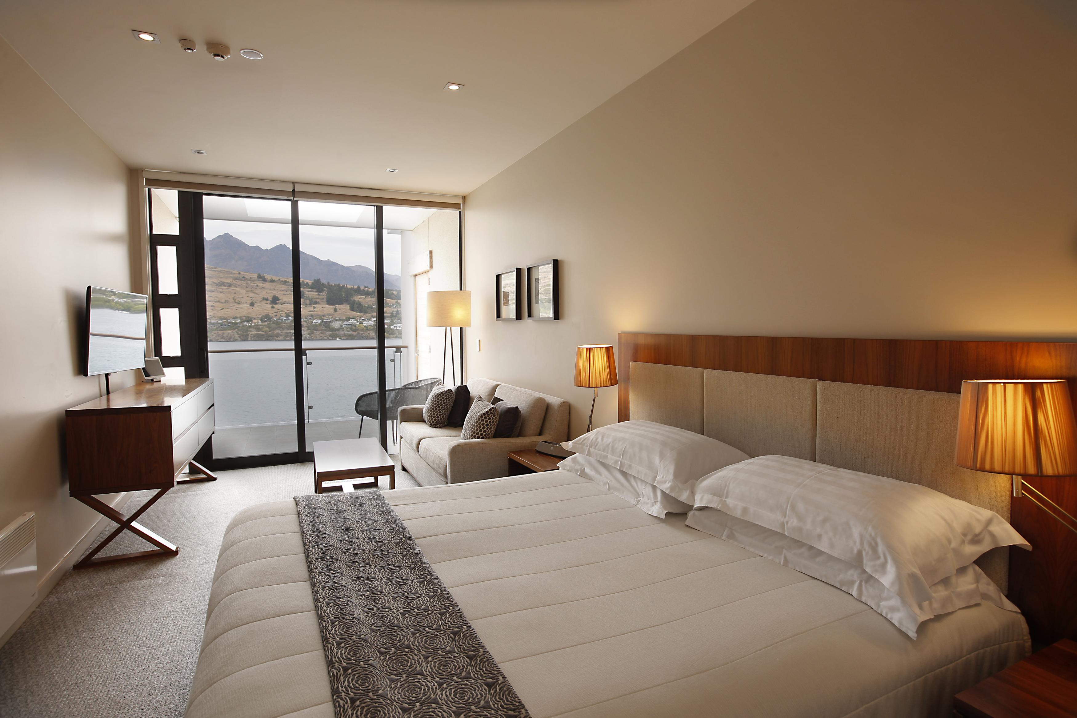 The Rees Hotel & Luxury Apartments Квинстаун Экстерьер фото A room at The Vines Resort and Spa