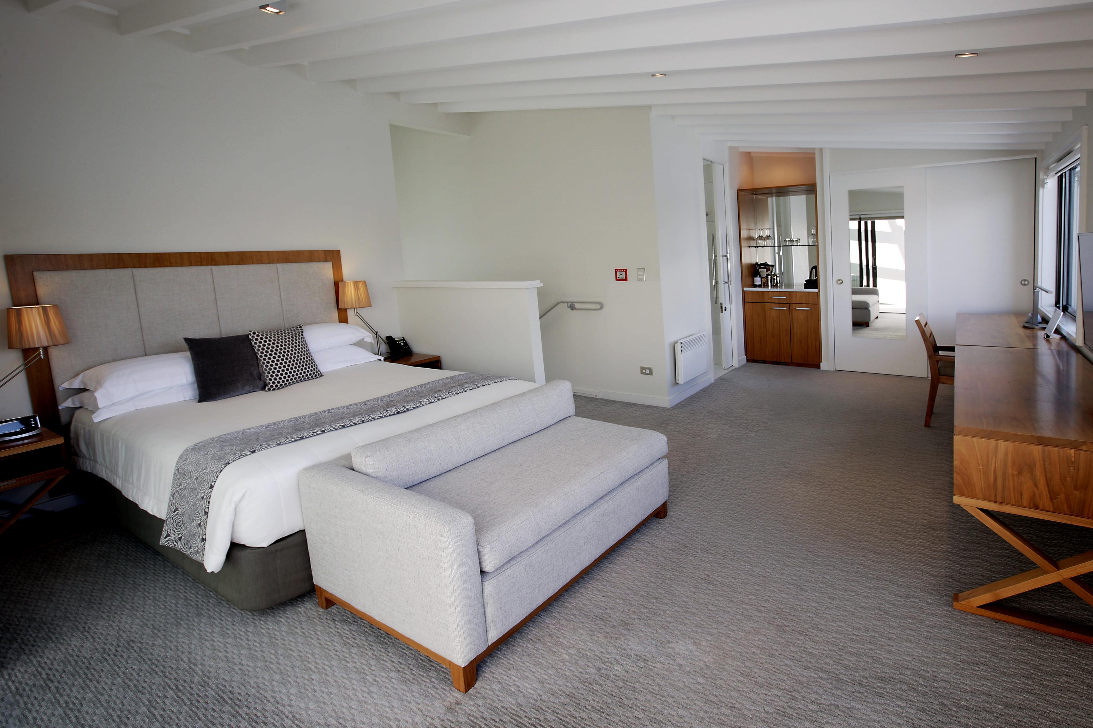 The Rees Hotel & Luxury Apartments Квинстаун Экстерьер фото A suite at the hotel