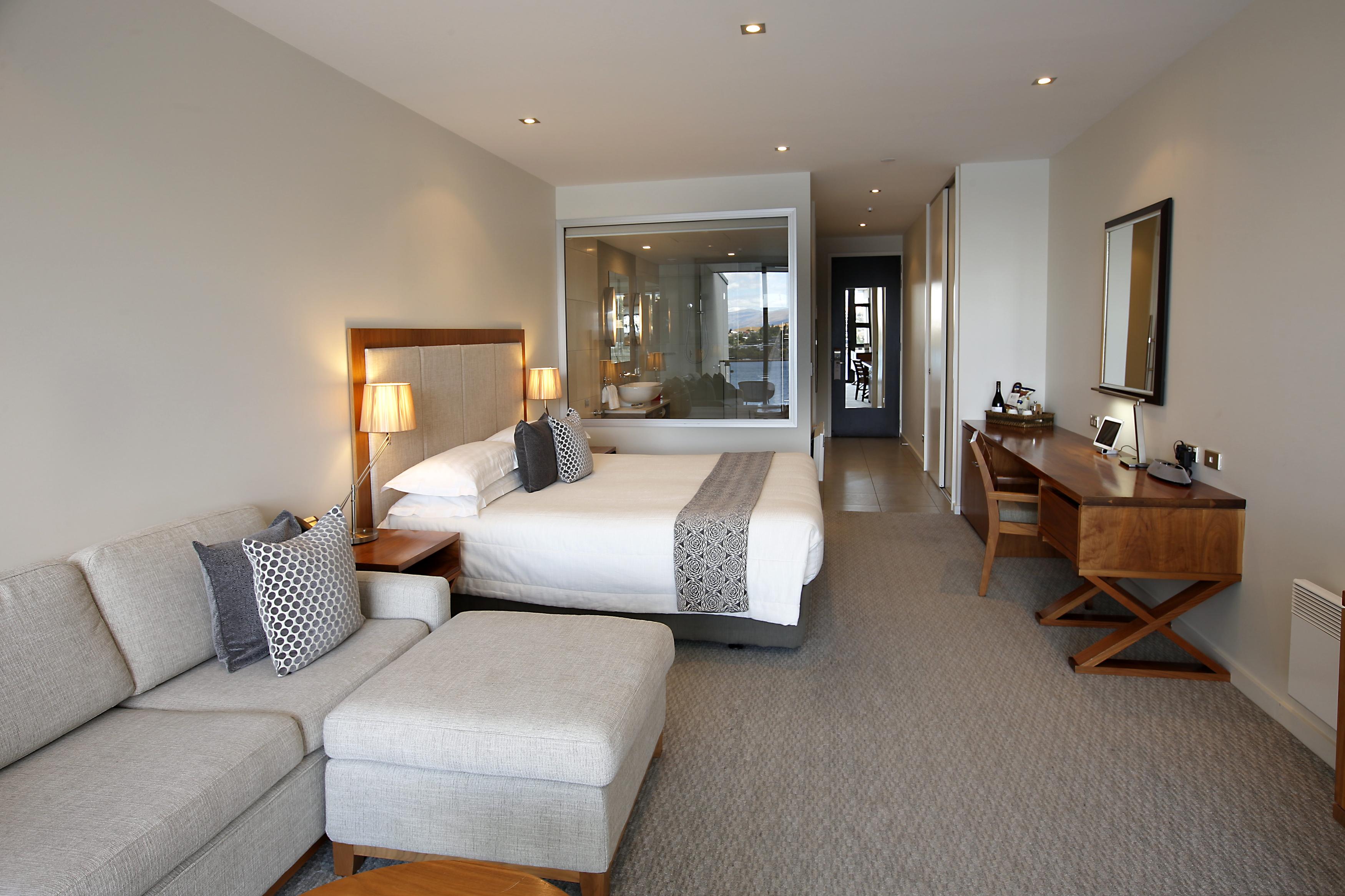 The Rees Hotel & Luxury Apartments Квинстаун Экстерьер фото A room at the hotel