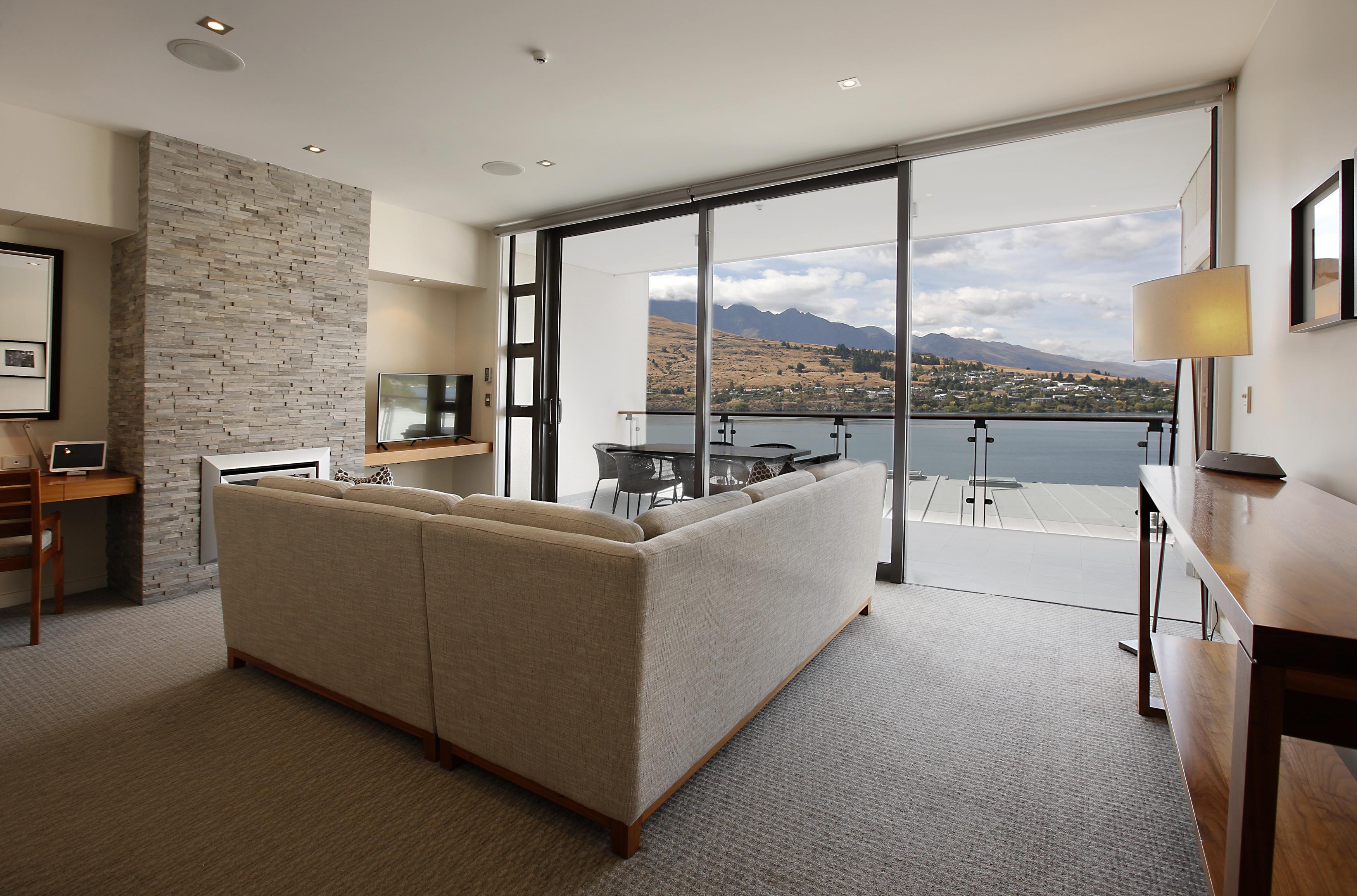The Rees Hotel & Luxury Apartments Квинстаун Экстерьер фото A suite at the hotel