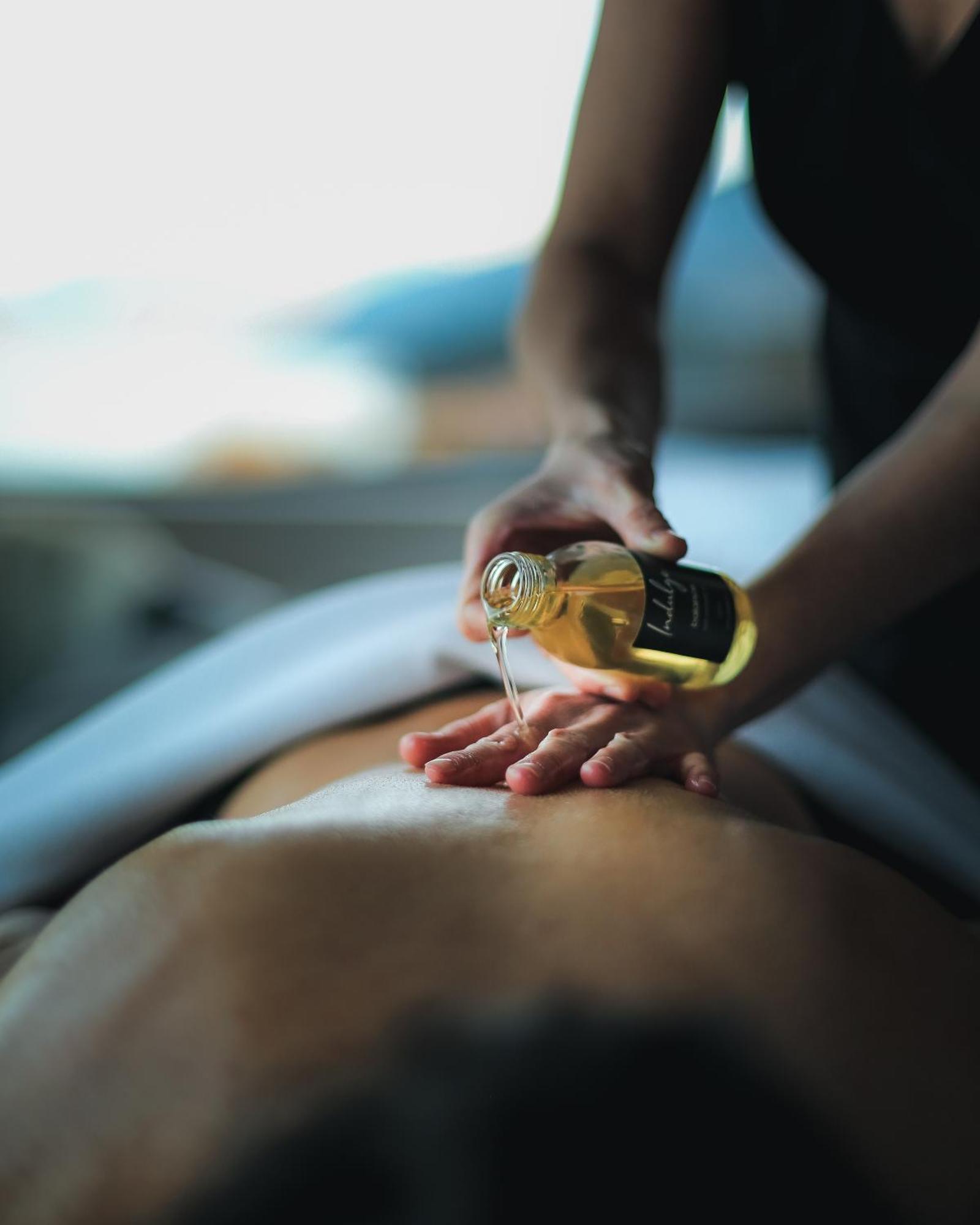 The Rees Hotel & Luxury Apartments Квинстаун Экстерьер фото Massage with oil