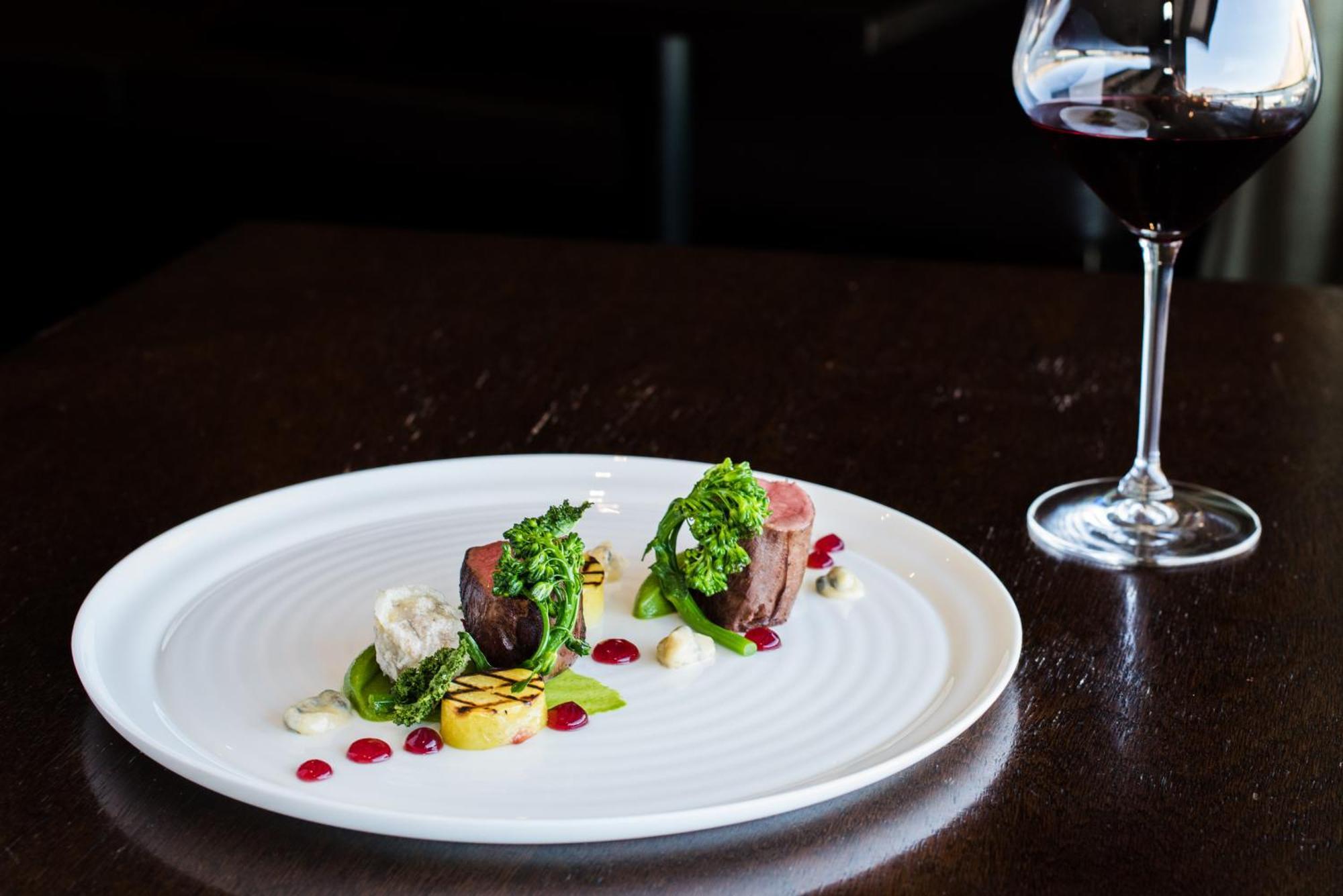 The Rees Hotel & Luxury Apartments Квинстаун Экстерьер фото A plate of food at the restaurant